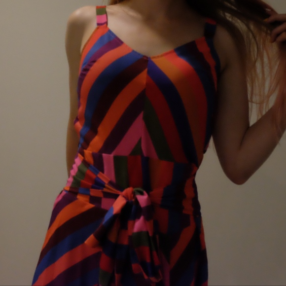 💕💕♥️NWT Multi-Colored Striped Triangle Cut Dress - Picture 7 of 8